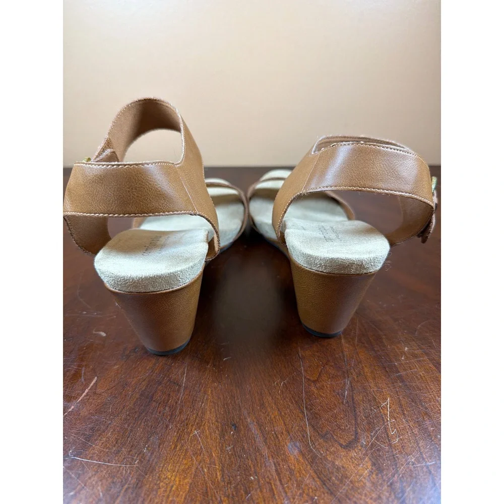 Comfort Plus by Predictions Womens Cognac Brown Wedge Sandals Ankle Strap Buckle